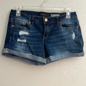 Distressed midi jean shorts size 6 Aeropostale 5 pocket